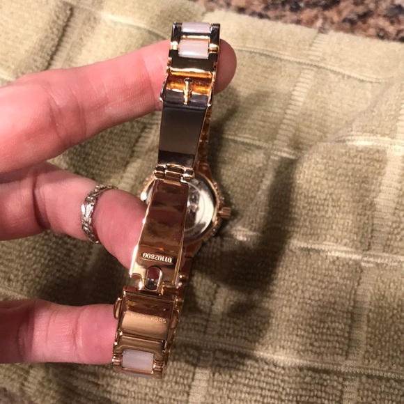 SOLD ON OFFER UP~Authentic and Beautiful Michael Kors Watch - Picture 7 of 7